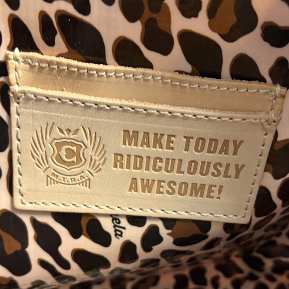 Gorgeous Everleigh Consuela Vibrant Floral Downtown Crossbody Bag - Picture 4 of 7